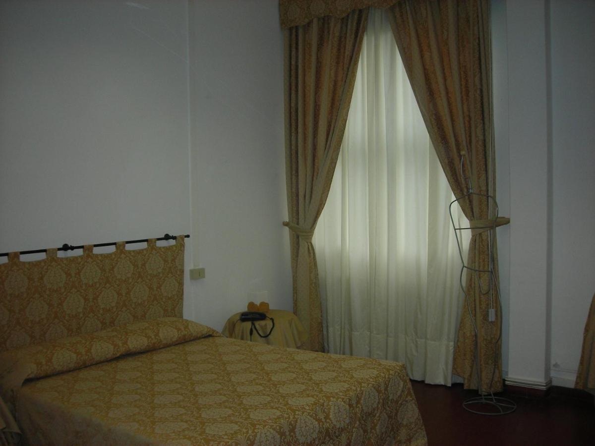 Hotel Agli Artisti Venetië Kamer foto